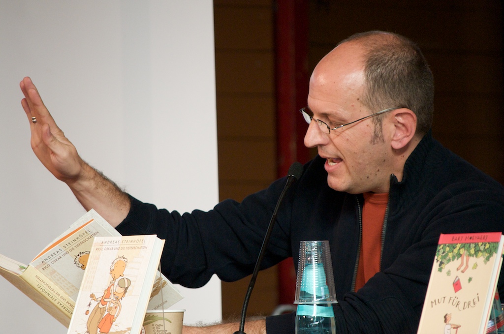 Andreas Steinhöfel liest aus \"Rico, Oskar und die Tieferschatten\".