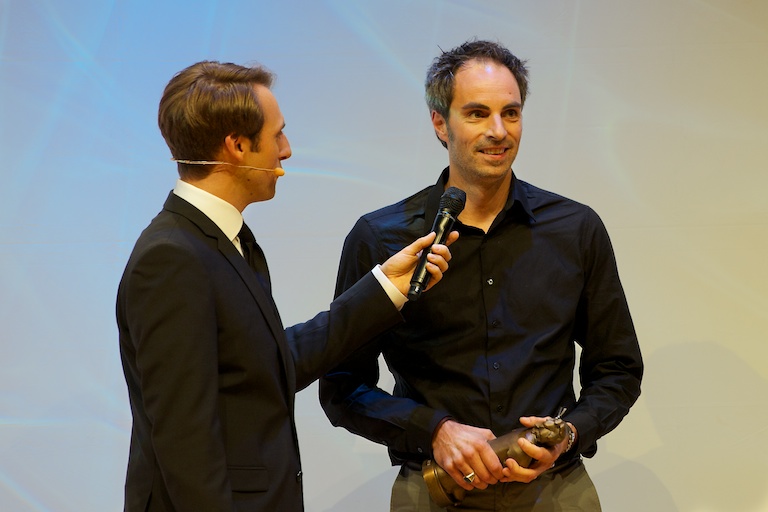 Nils Mohl im Gespräch mit Moderator Marc Langebeck bei der Verleihung des Deutschen Jugendliteraturpreises 2012